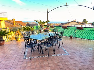 Appartamento in Vendita a Acireale, zona Piano D'api, 165'000€, 133 m²