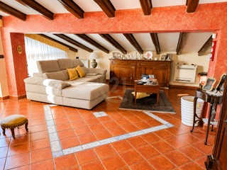 Appartamento in Vendita a Acireale, zona Piano D'api, 165'000&euro;, 154 m²