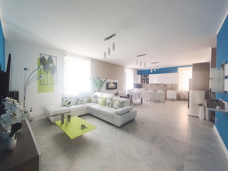 Appartamento in Vendita a Avellino, zona Avellino CENTRO, 280'000&euro;, 140 m²