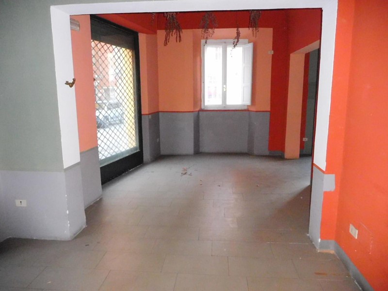 Negozio in Affitto a Pisa, 1'400€, 70 m²