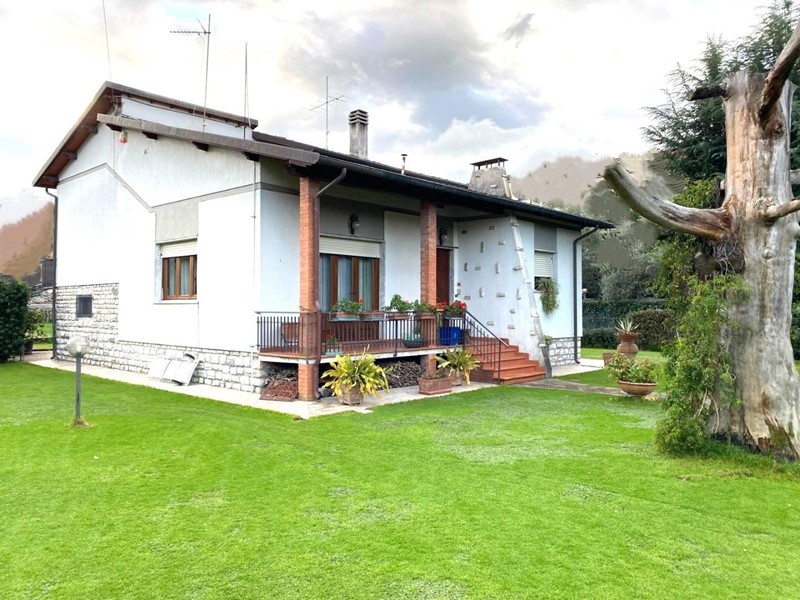 Villa in Vendita a Massa, 670'000&euro;, 170 m², arredato