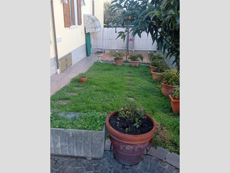 Villa bifamiliare in Vendita a Luni, zona Luni Antica, 320'000€, 200 m², arredato