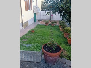 Villa bifamiliare in Vendita a Luni, zona Luni Antica, 320'000€, 200 m², arredato