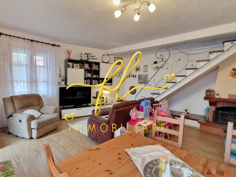 Casa Indipendente in Vendita a Rosignano Marittimo, zona Gabbro, 168'000€, 92 m²