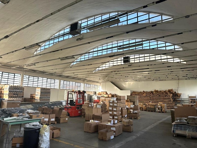 Capannone in Affitto a Capannori, zona Zone, 5'000€, 630 m²