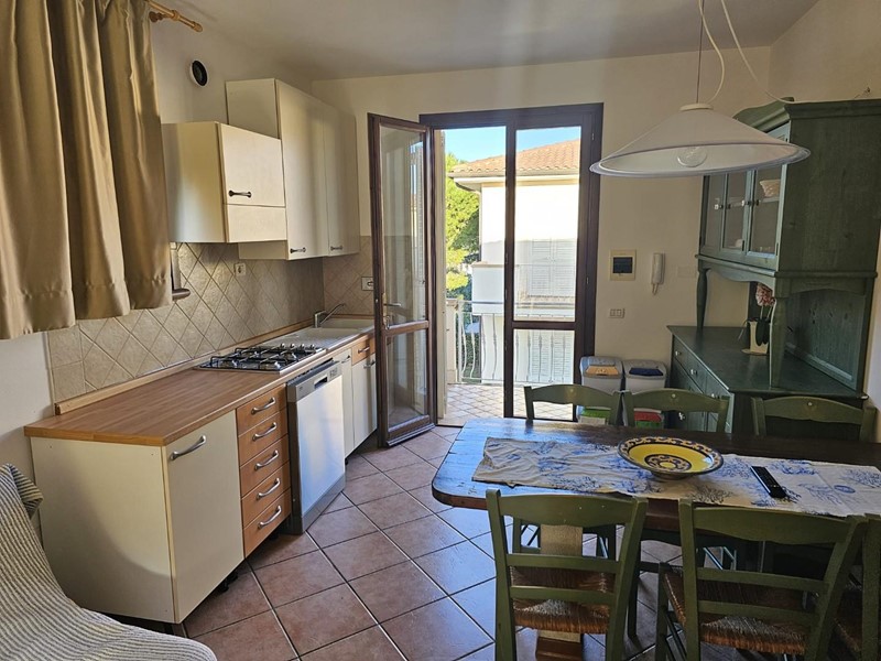 Trilocale in Vendita a Rosignano Marittimo, zona Vada, 195'000€, 65 m², arredato, con Box
