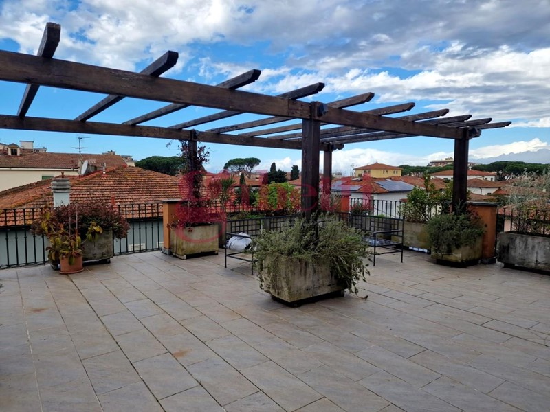 Attico in Affitto a Pisa, 2'000€, 144 m², arredato