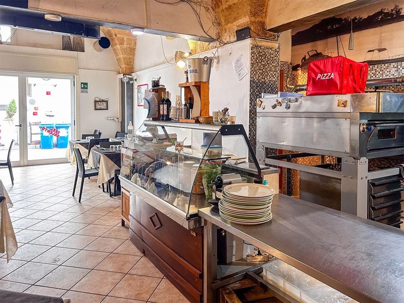 Immobile commerciale in Vendita a Porto Cesareo, 240'000€, 150 m²