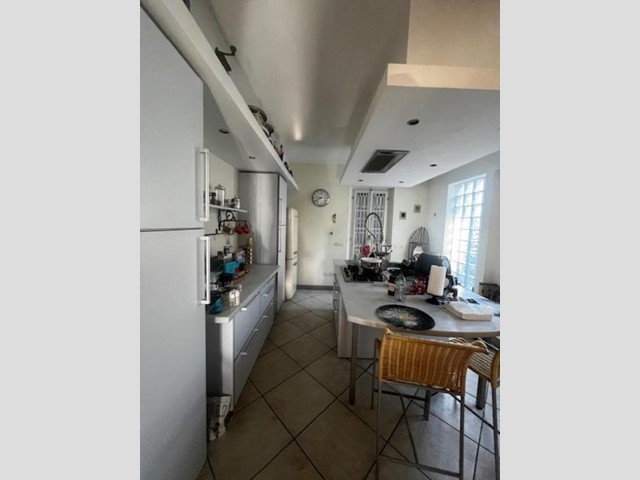 Villa in Vendita a Carrara, zona Marina di Carrara, 690'000€, 200 m², arredato