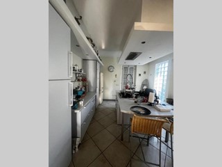 Villa in Vendita a Carrara, zona Marina di Carrara, 690'000€, 200 m², arredato