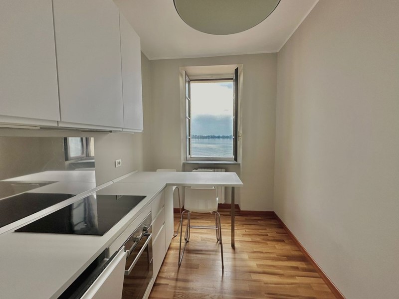 Appartamento in Affitto a Arona, 1'950€, 100 m², arredato