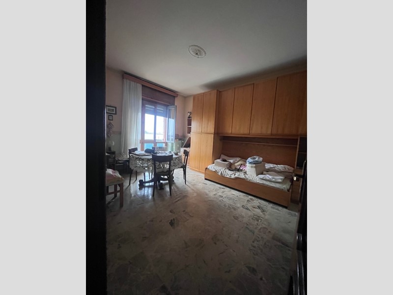 Trilocale in Vendita a Beinasco, 130'000€, 83 m², con Box