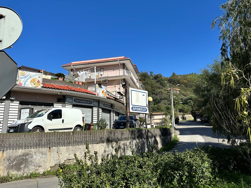 Immobile commerciale in Vendita a Gaggi, 290'000€, 418 m²