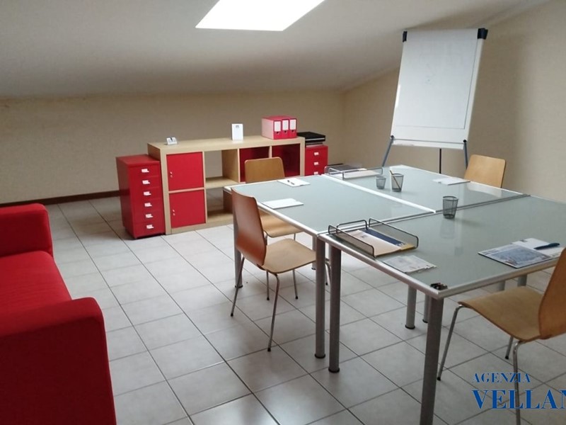 Ufficio in Vendita a Carpi, 200'000€, 339 m²