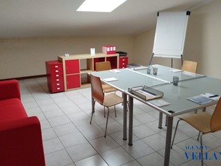 Ufficio in Vendita a Carpi, 200'000€, 339 m²