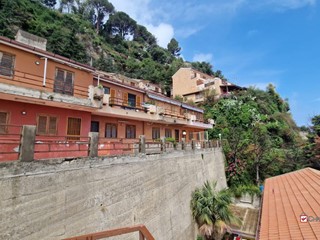Bilocale in Vendita a Messina, 50'000&euro;, 77 m²