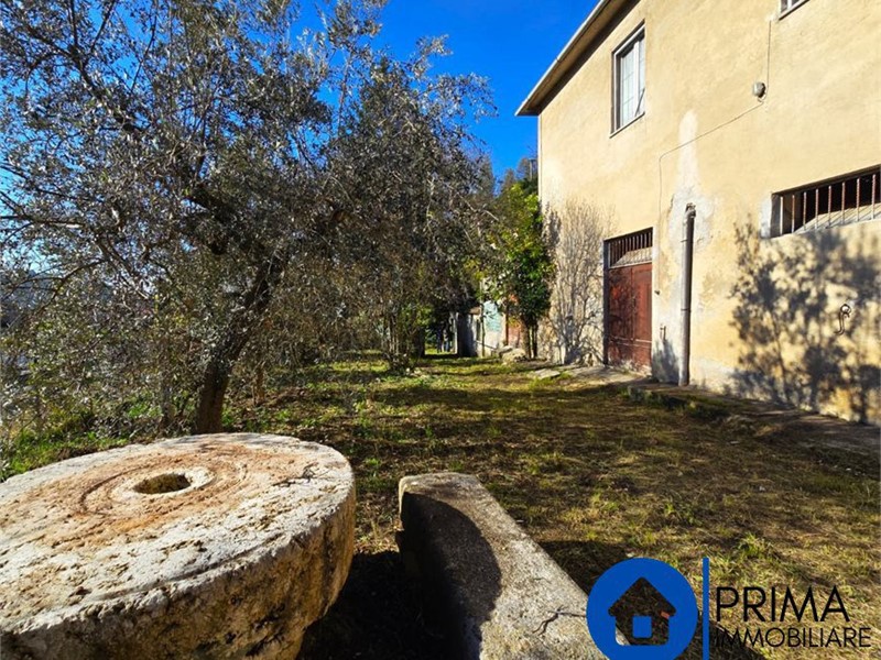 Villa in Vendita a Terni, 95'000&euro;, 156 m²