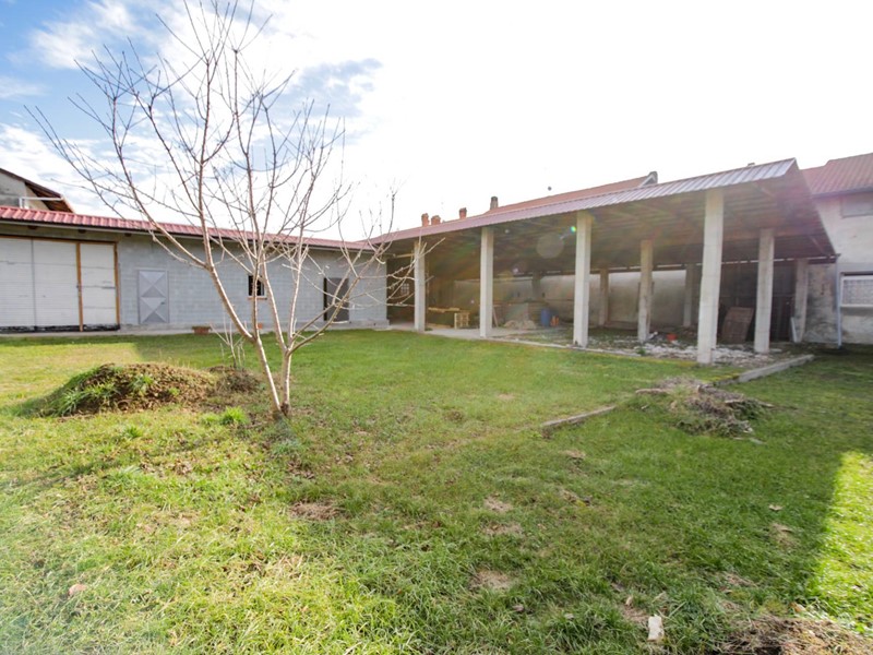 Villa in Vendita a Mazzè, zona Tonengo, 75'000€, 280 m²