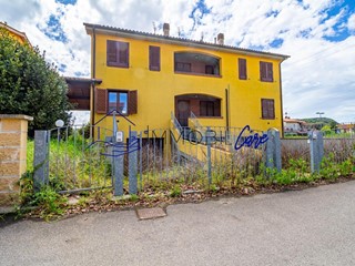 Villetta a schiera in Vendita a Castellina Marittima, zona Le Badie, 180'000€, 105 m², con Box