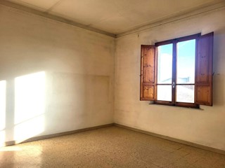 Quadrilocale in Vendita a Pontedera, zona Pietroconti, 120'000€, 110 m², con Box