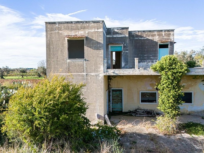 Casa Indipendente in Vendita a Campi Salentina, 40'000€, 170 m²