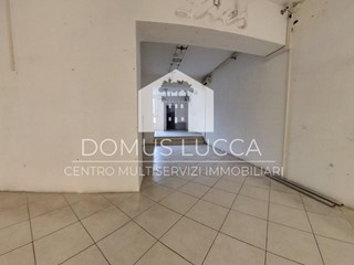 Negozio in Affitto a Lucca, 2'500€, 117 m²
