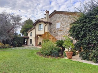 Villa in Vendita a Pietrasanta, 12'000'000€, 300 m²