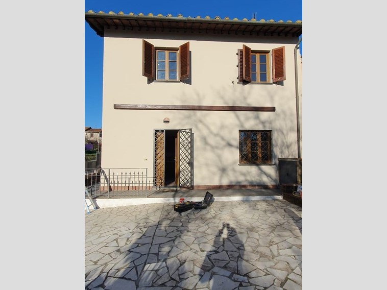 Villetta a schiera in Vendita a Altopascio, zona Badia Pozzeveri, 305'000€, 150 m², con Box