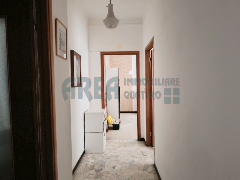 Appartamento in Vendita a Imperia, zona Porto Maurizio, 225'000€, 135 m²