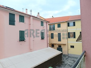 Appartamento in Vendita a Imperia, zona Porto Maurizio, 225'000€, 135 m²
