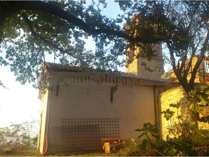 Casa Indipendente in Vendita a Torgiano, zona Miralduolo, 190'000€, 600 m²