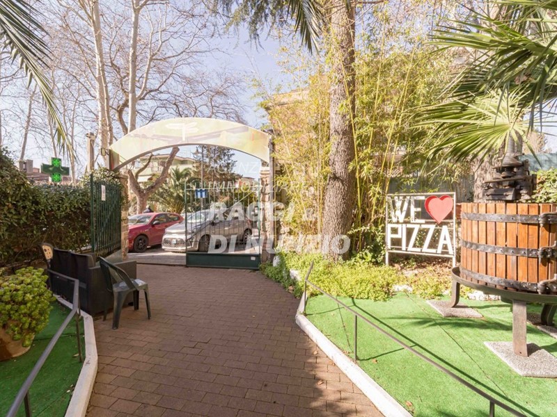 Immobile commerciale in Vendita a Grottaferrata, 325'000€, 90 m²