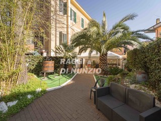 Immobile commerciale in Vendita a Grottaferrata, 325'000€, 90 m²