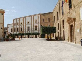 Appartamento in Vendita a Castelvetrano, 70'000&euro;, 200 m²