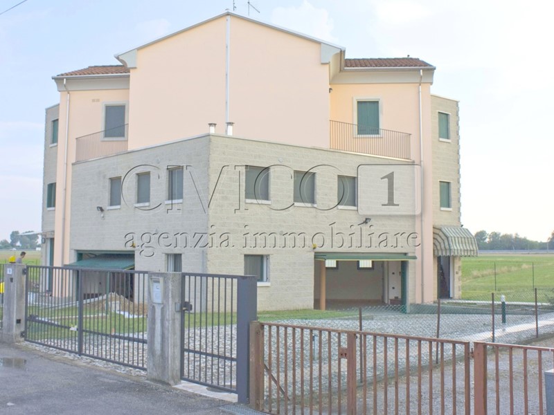Casa Indipendente in Affitto a Grumolo delle Abbadesse, zona Sarmego, 1'600€, 175 m², con Box