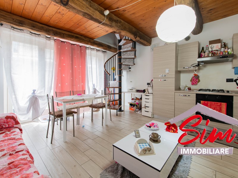 Bilocale in Vendita a Cameri, 83'000€, 54 m², con Box