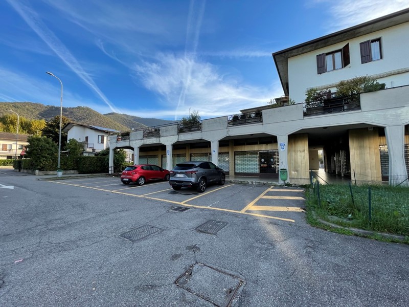 Immobile commerciale in Vendita a Bovezzo, 550'000€, 623 m²
