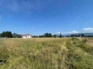 Terreno industriale in Vendita a Reana del Rojale, 98'000€, 2600 m²