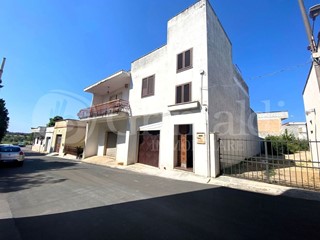 Casa Indipendente in Vendita a Sannicola, 190'000€, 265 m²
