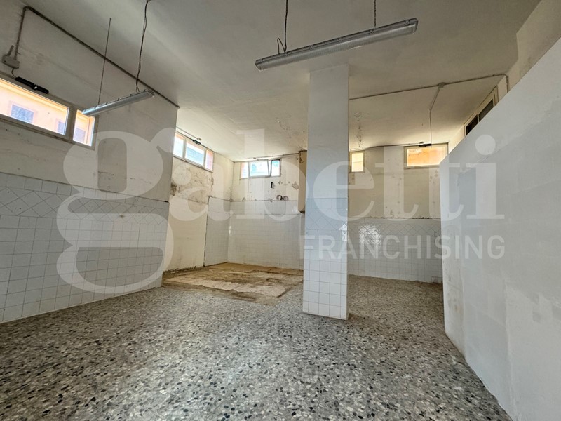 Negozio in Vendita a Angri, 600€, 90 m²