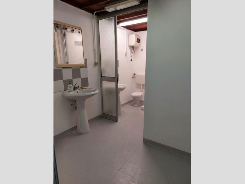 Magazzino in Affitto a Palermo, 2'000€, 300 m²