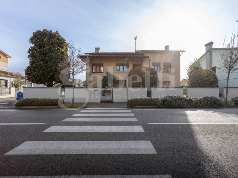 Villa in Vendita a San Vito al Tagliamento, 230'000€, 180 m²
