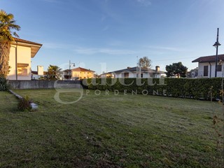 Casale in Vendita a Fontanafredda, 150'000€, 220 m²