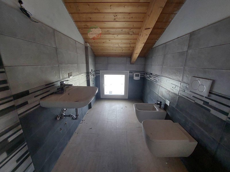 Appartamento in Vendita a Montescudo Monte Colombo, 215'000€, 147 m², con Box