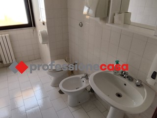 Ufficio in Affitto a San Nicola la Strada, 1'600€, 250 m²
