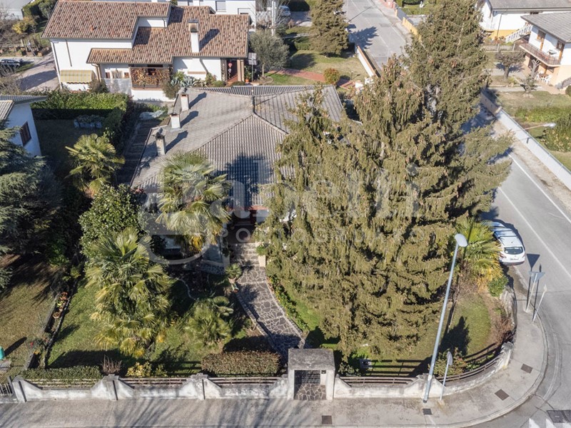 Villa in Vendita a Cinto Caomaggiore, 230'000€, 250 m², arredato