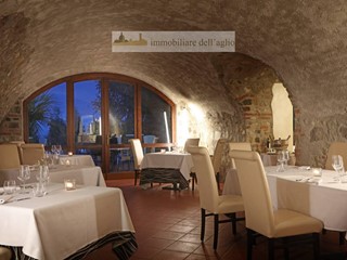 Attività commerciale in Affitto a Soiano Del Lago, 3'500€, 170 m²