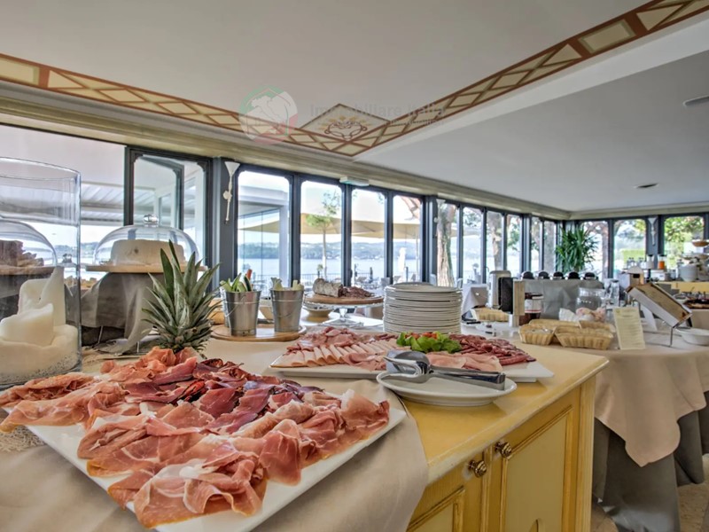 Attività commerciale in Vendita a Cattolica, 105'000&euro;, 160 m², arredato