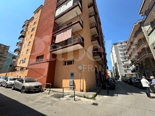 Negozio in Affitto a Angri, 600€, 90 m²