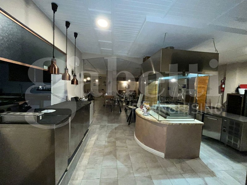 Negozio in Vendita a Palermo, 198'000€, 315 m²
